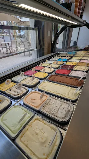 Banque de glaces vue en longueur
